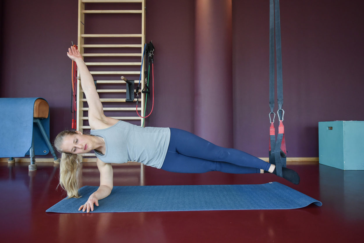 Natalie B&auml;rtschi zeigt Thread the needle